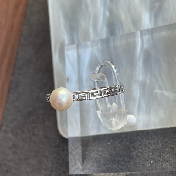 Freshwater Pearl Ring – 5.57mm Pearl – S925 Sterling Silver Band - Picture 2 of 4